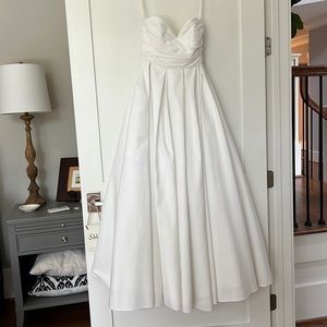 David’s Bridal strapless wedding/cotillion gown size 6
